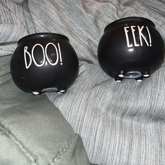 Salt & Pepper shakers - Rae Dunn - Halloween - BOO! EEK! - Picture 5 of 7